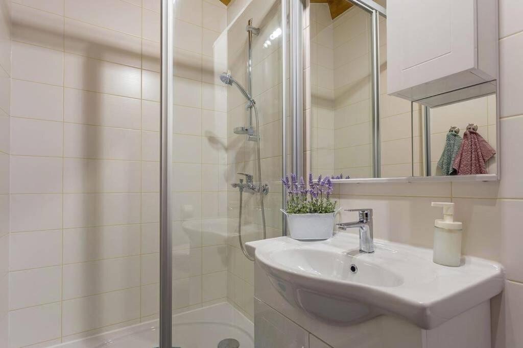 House Kristina **** Villa Burići Екстериор снимка