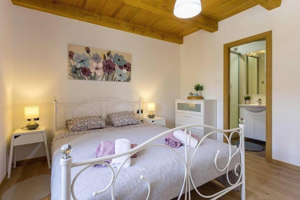 House Kristina **** Villa Burići Екстериор снимка