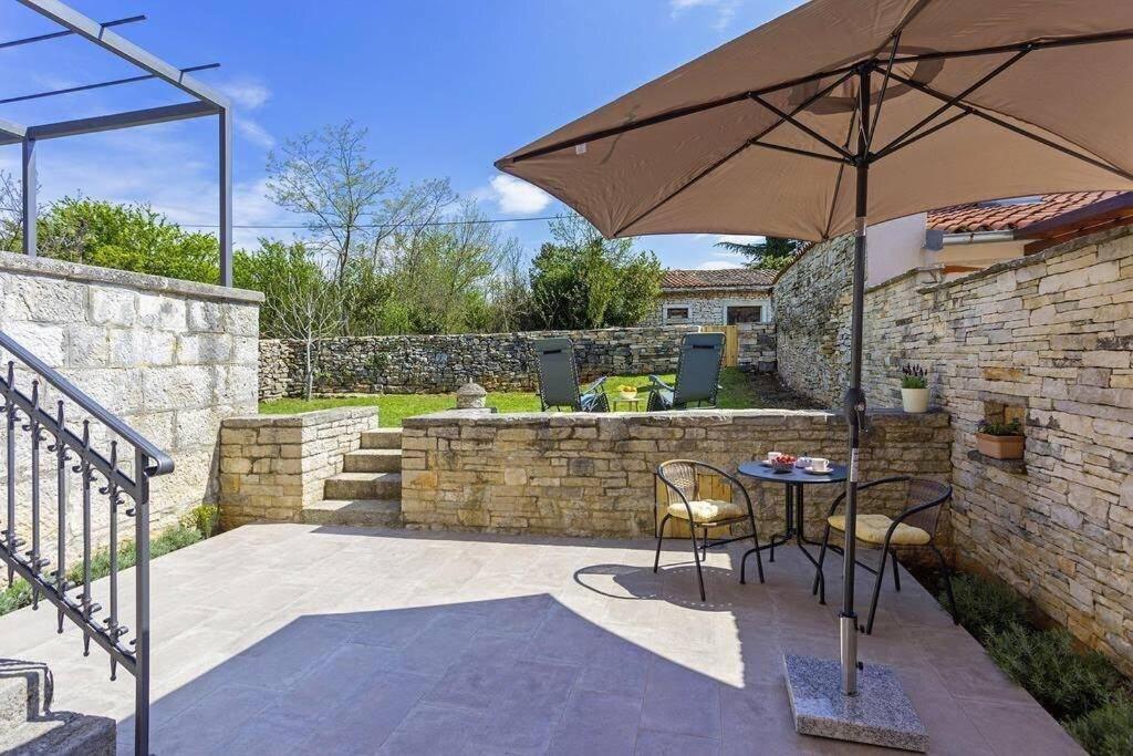 House Kristina **** Villa Burići Екстериор снимка