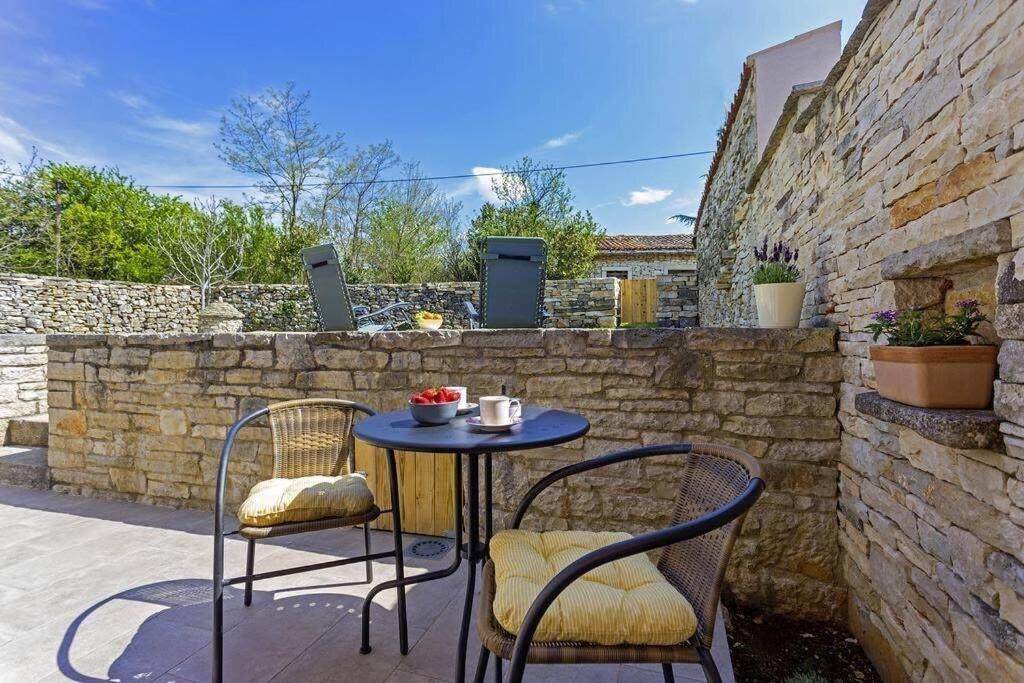 House Kristina **** Villa Burići Екстериор снимка