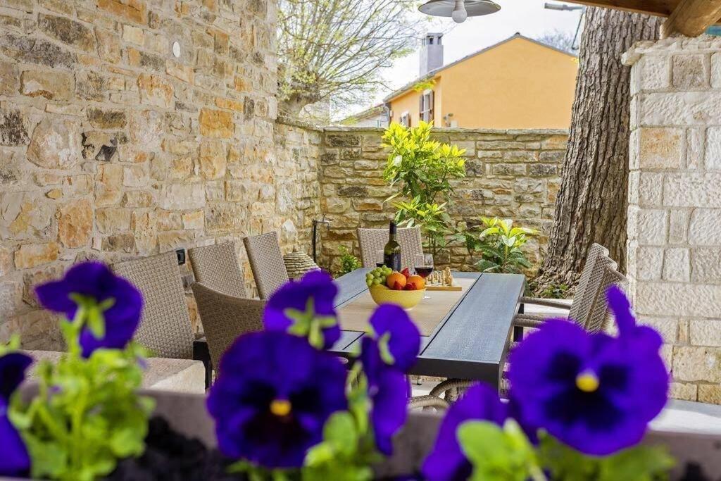 House Kristina **** Villa Burići Екстериор снимка