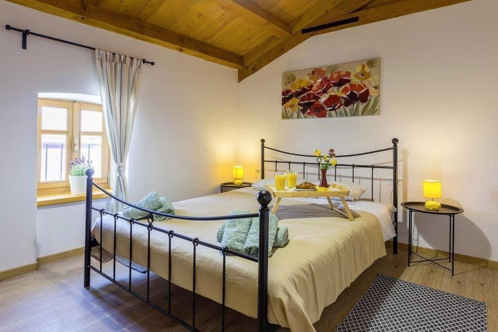 House Kristina **** Villa Burići Екстериор снимка