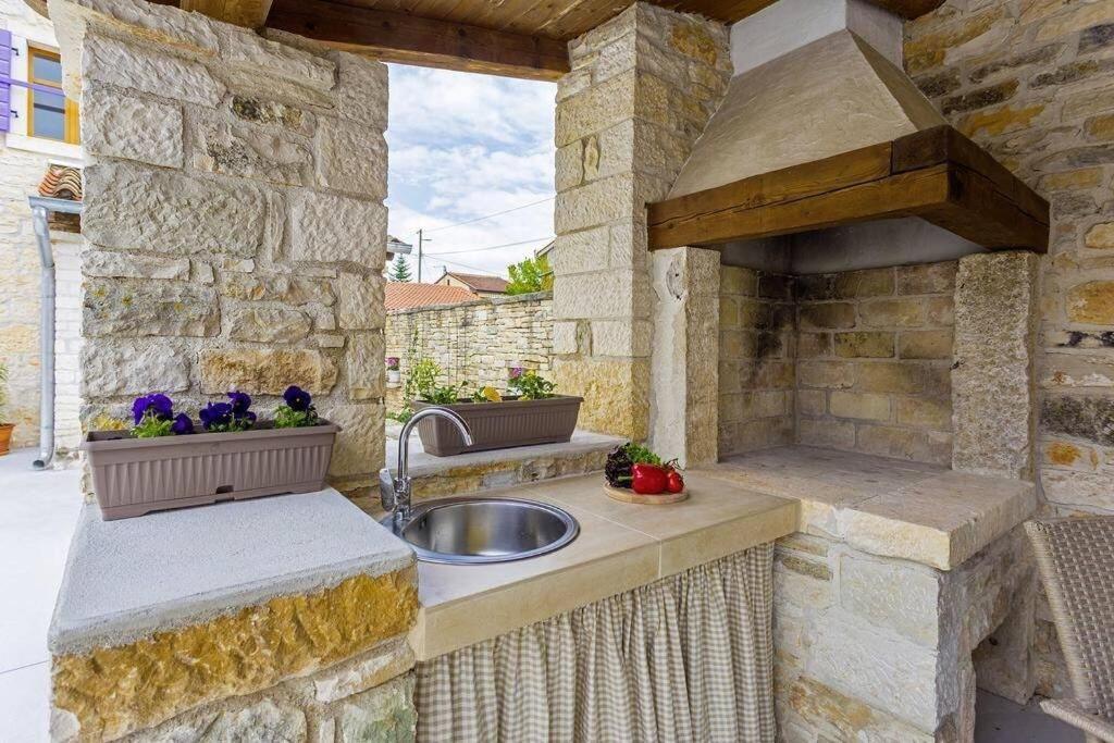 House Kristina **** Villa Burići Екстериор снимка