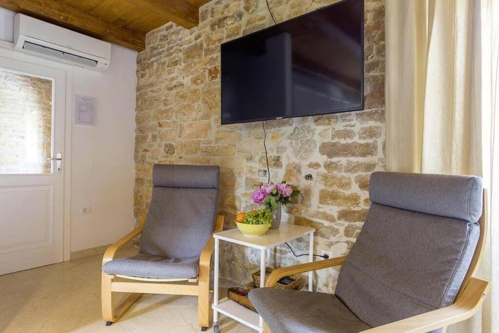 House Kristina **** Villa Burići Екстериор снимка